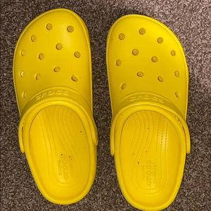 YELLOW CROCS